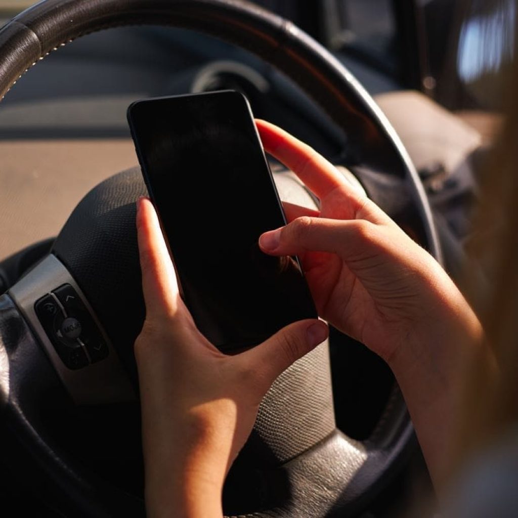 texting-whilst-driving texting-whilst-driving